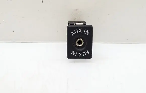 Volkswagen Tiguan AUX in-socket connector 5H0035724