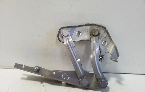 Audi A1 Engine bonnet/hood hinges 8X0823302A