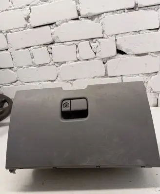 Ford Ranger Glove box lid/cover UR7964161