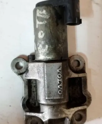 Volvo XC70 Camshaft vanos timing valve 8670422
