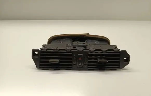 BMW 5 E60 E61 Dash center air vent grill 6910734