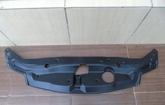 Engine bonnet/hood lock trim molding