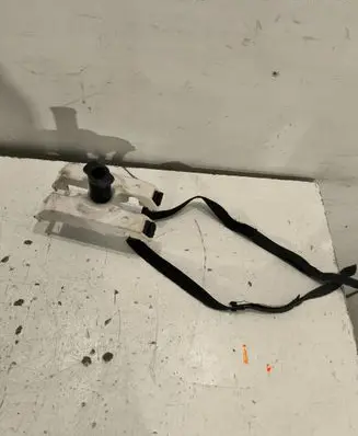 Volvo V70 Spare wheel mounting bracket 