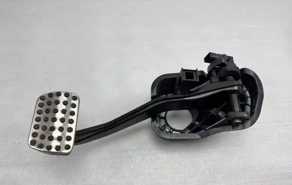 Mercedes-Benz GLC C253 Brake pedal A2052920415