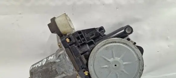 Mitsubishi Grandis Front door window regulator motor MR989947 0620402220