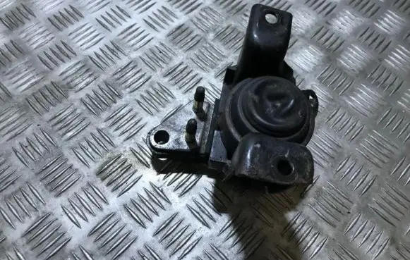 Toyota Avensis T250 Engine mount bracket