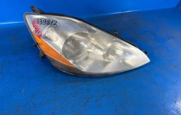 Toyota Sienna XL20 II Headlight/headlamp 81110AE030