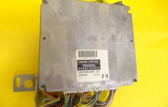 Toyota Corolla Verso E121 Engine control unit/module 89661-0F092 896610F092
