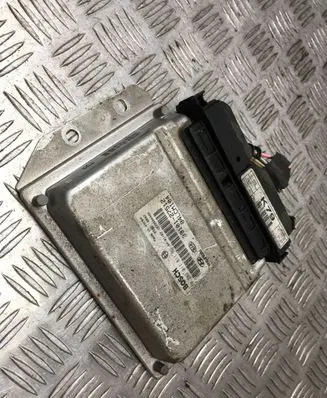 Hyundai i40 Engine control unit/module 1039S04484 3910127512 0281011811