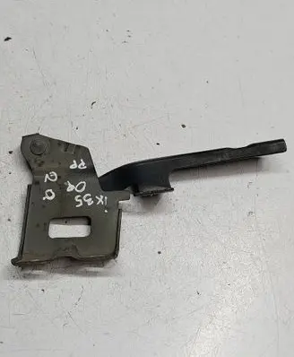 Engine bonnet/hood hinges