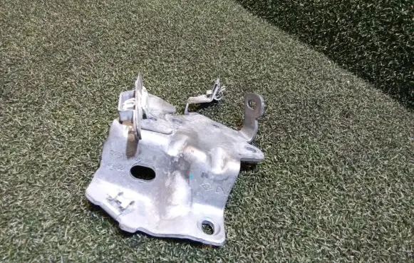 Mercedes-Benz Citan II Engine mounting bracket 208182005R