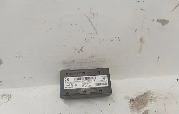 Opel Vivaro Aerial antenna amplifier 407211095R 22010316 RXRF2014