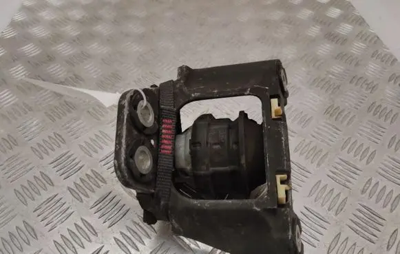 Volvo XC60 Engine mount bracket 31480353 31480353C