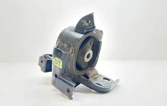 Toyota Verso Engine mount bracket