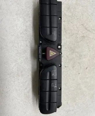 Mercedes-Benz C W203 Hazard light switch 2038214658 3306010200 21156370001