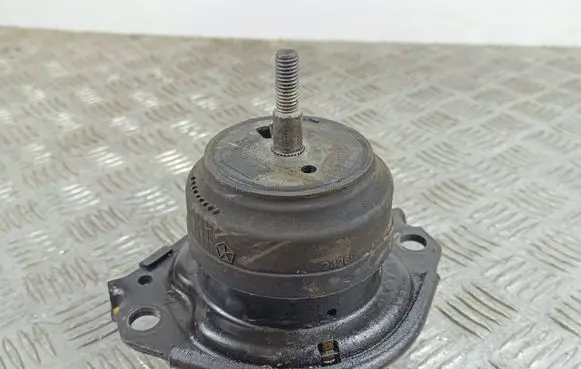 Jeep Grand Cherokee Engine mount bracket
