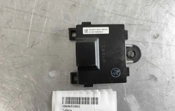 Tesla Model S Door control unit/module 106965100D