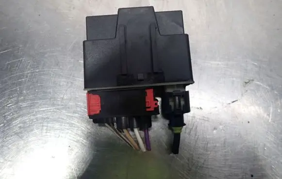 Citroen Berlingo Glow plug pre-heat relay 9652021180