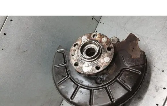 Volkswagen PASSAT B6 Front wheel hub