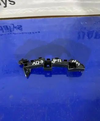 Front bumper mounting bracket