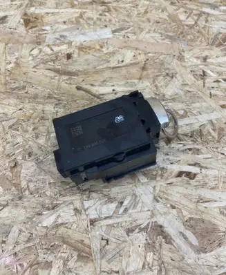 Volkswagen PASSAT B6 Ignition lock 3C0905843Q 33303301