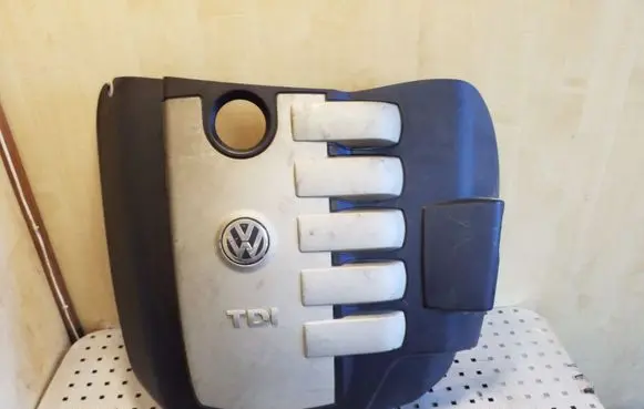 Volkswagen Touareg I Engine cover (trim) 070103927