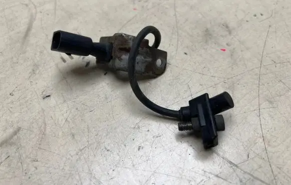 BMW 5 E60 E61 Crankshaft position sensor 0281002