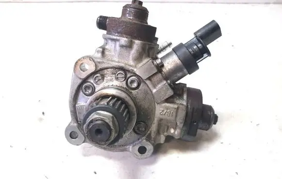 Audi A8 S8 D4 4H Fuel injection high pressure pump 0445010677