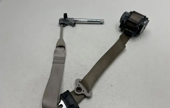 Chrysler Pacifica Front seatbelt P5LA371D2AD 6294875