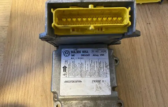 Volkswagen Golf V Airbag control unit/module 1K0909605A 5WK43411