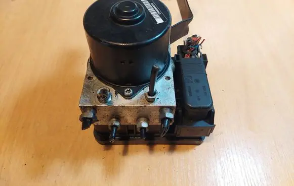 Ford Focus ABS Pump 8M51-2C405-EA 10.0206-0409.4 10.0960-0141.3