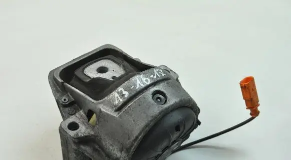 Audi A6 S6 C6 4F Engine mount bracket