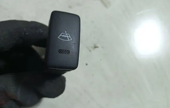 Lexus IS 220D-250-350 Windscreen/window heater switch 15A280