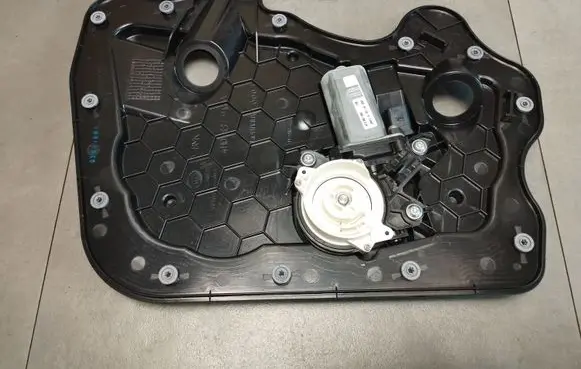 Audi A8 S8 D4 4H Front door soft close latching motor 4F0837060