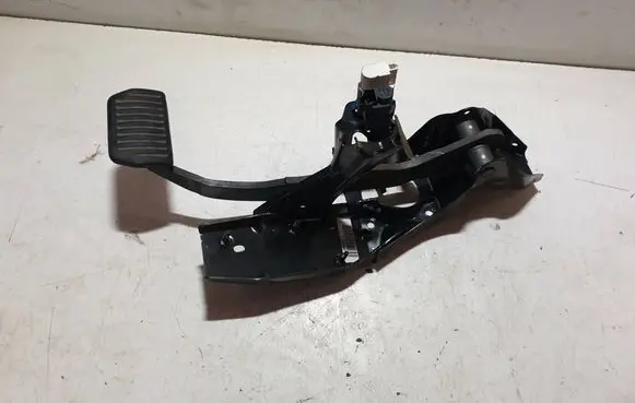 Volvo XC70 Brake pedal 31202467