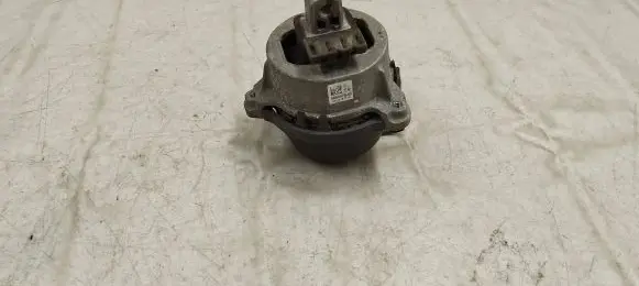 BMW 5 G30 G31 Engine mount bracket 6860478