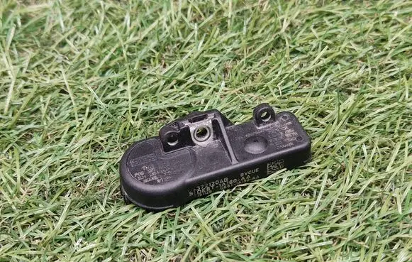 Ford Focus Tire pressure sensor DE8T1A180AA