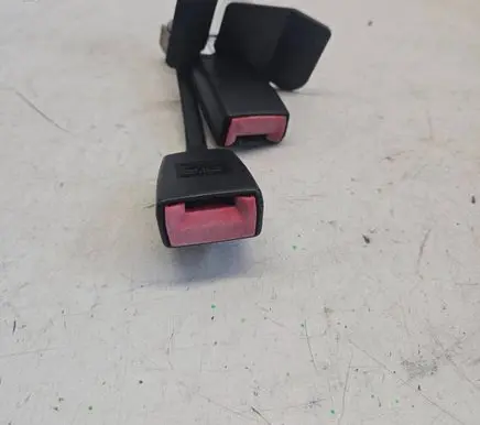 Audi A6 S6 C5 4B Middle seatbelt (rear) 8D08577390