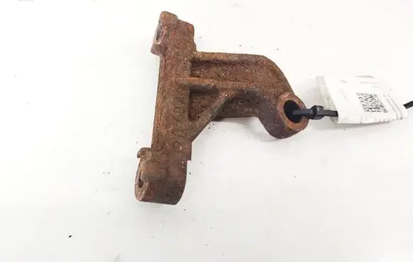 Subaru Legacy Engine mounting bracket 