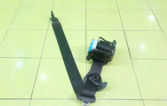 Mercedes-Benz B W246 W242 Front seatbelt 307068099228 BEZPIECZENSTWA