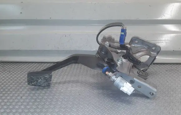 Lexus IS 220D-250-350 Brake pedal 