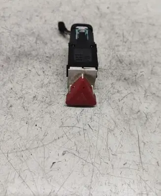 Volkswagen PASSAT B6 Hazard light switch