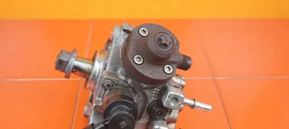 Ford Fiesta Fuel injection high pressure pump 0445010577 UGJC
