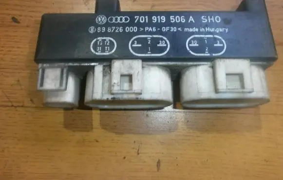 Volkswagen Golf III Coolant fan relay 357919506a
