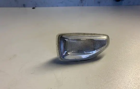 Dacia Sandero Front fender indicator light 62111302r1