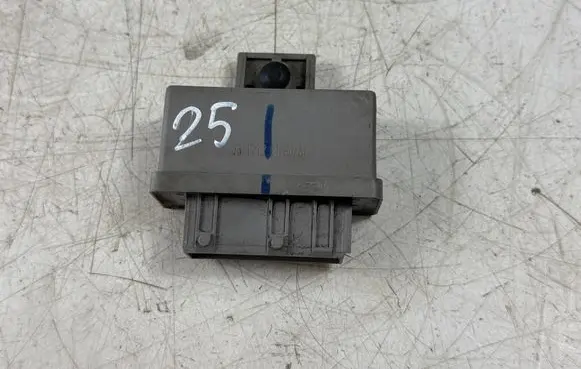 Peugeot 3008 I Glow plug pre-heat relay 9674222380