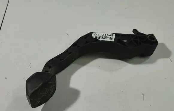 Volkswagen Polo IV 9N3 Clutch pedal 6Q17215210