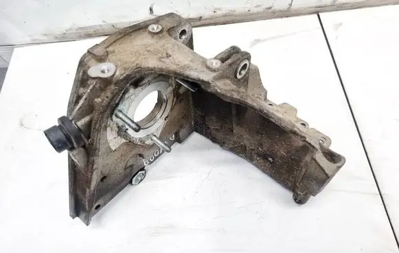 Opel Zafira B Engine mounting bracket 55187918
