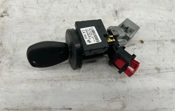 Hyundai ix35 Ignition lock 285910001R F4554C568