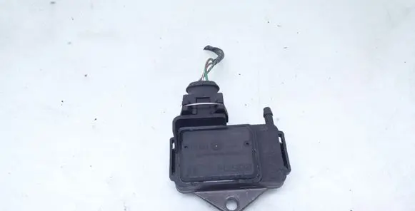 Volkswagen Golf III Air pressure sensor 0261230008 3A0906051